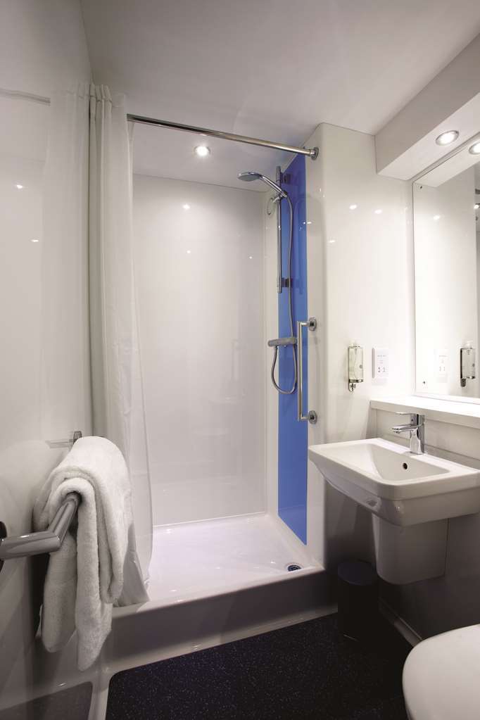 Travelodge Cheltenham Phòng bức ảnh