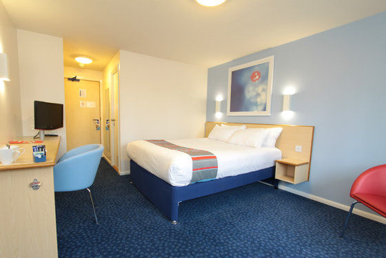 Travelodge Cheltenham Phòng bức ảnh