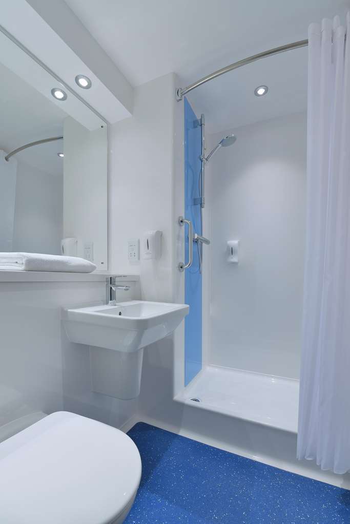 Travelodge Cheltenham Phòng bức ảnh