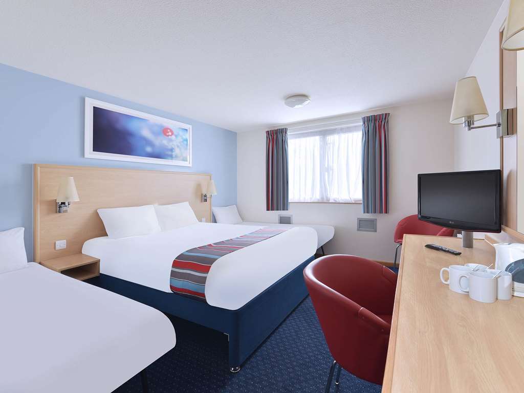 Travelodge Cheltenham Phòng bức ảnh